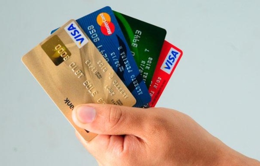 Manera de Cómo Transferir Dinero de una Tarjeta de Crédito a Otra